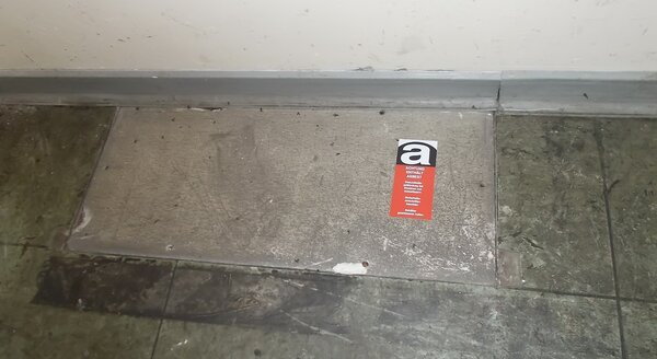 Flooring containing asbestos and Floor-Flex panels | © CRB Analyse Service GmbH