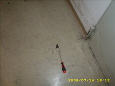 Asbesthaus - Site: Single and 2-layer asbestos-containing floor coverings such as Floor-Flex plates, linoleum + dark bituminous adhesives | © 2019, CRB Analyse Service GmbH | © CRB Analyse Service GmbH